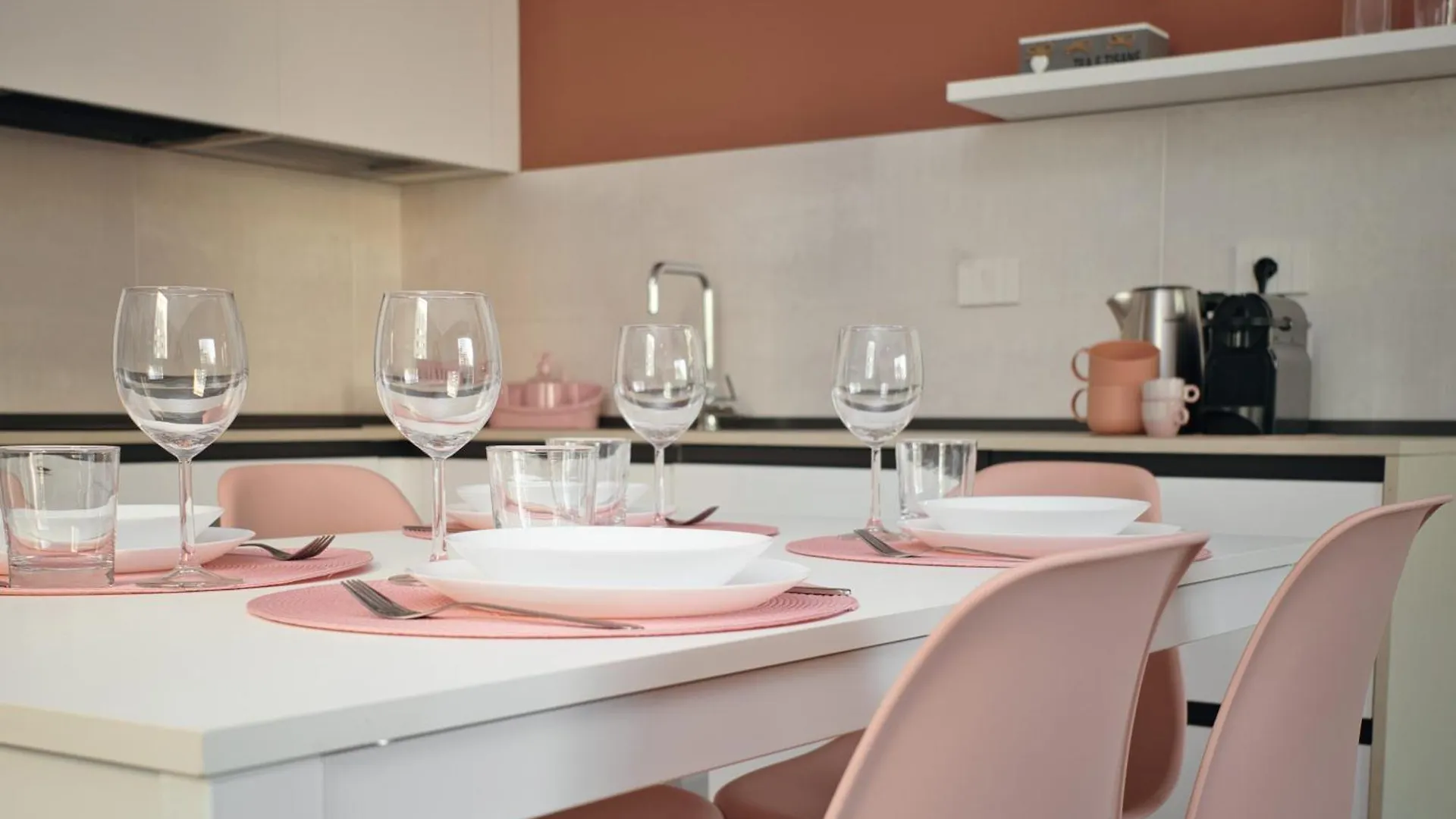 Apartment Pink Suite In Financial District 4 Pax Milan
