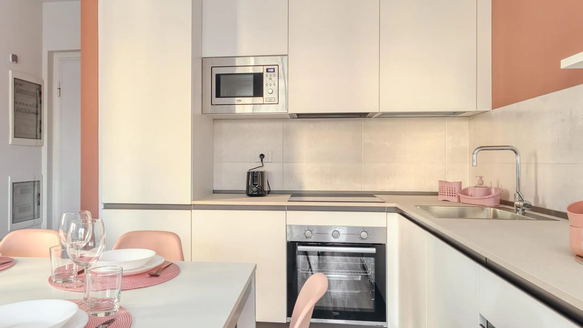 Pink Suite In Financial District 4 Pax Milan 0*,  Italy