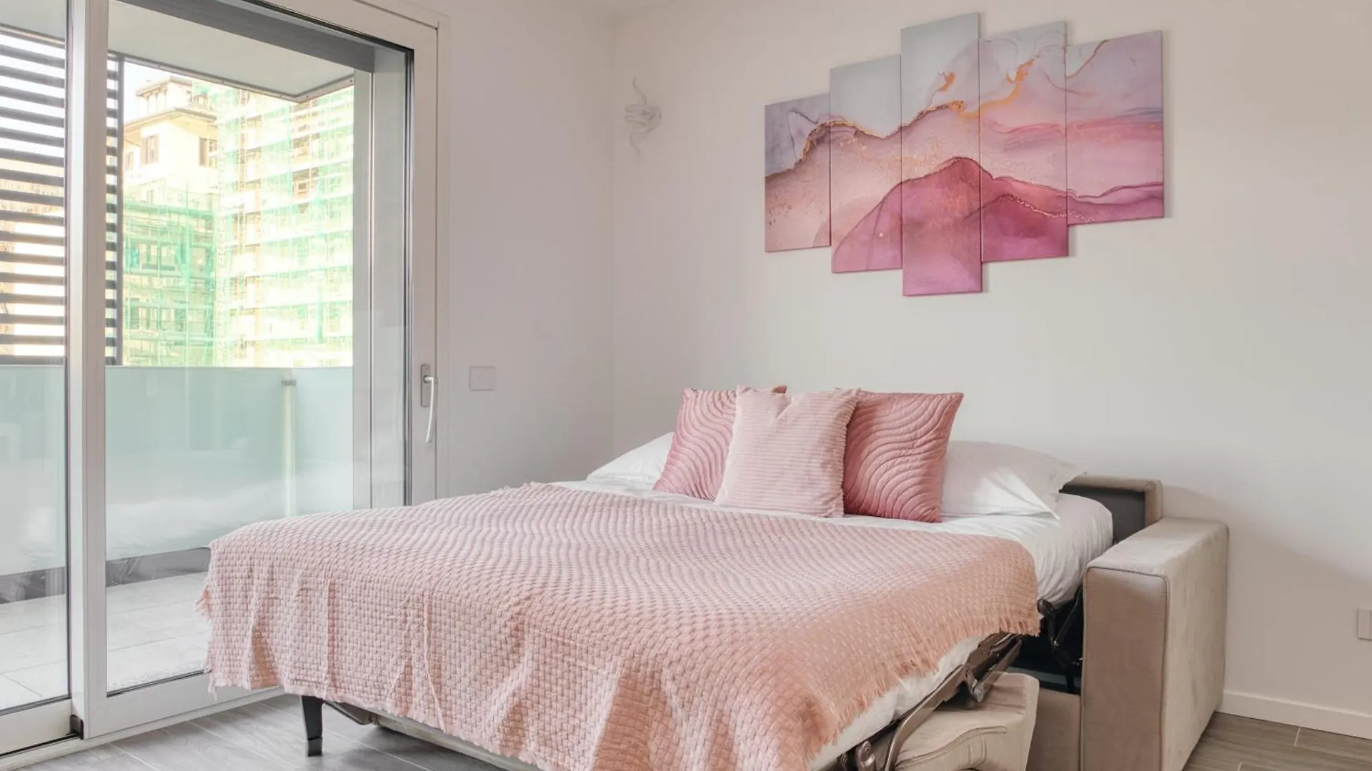 Pink Suite In Financial District 4 Pax Milan Apartment