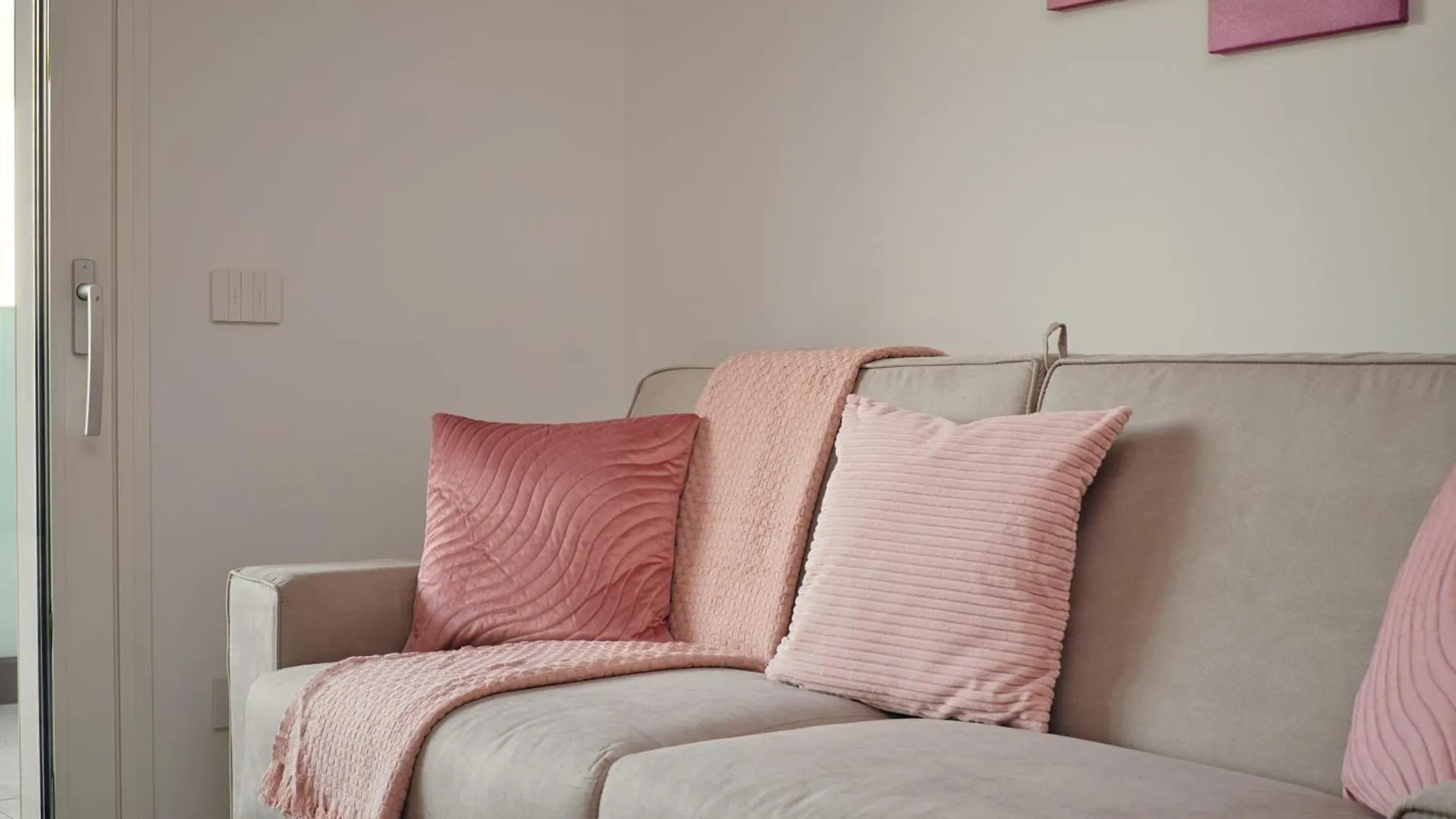 Pink Suite In Financial District 4 Pax Milan