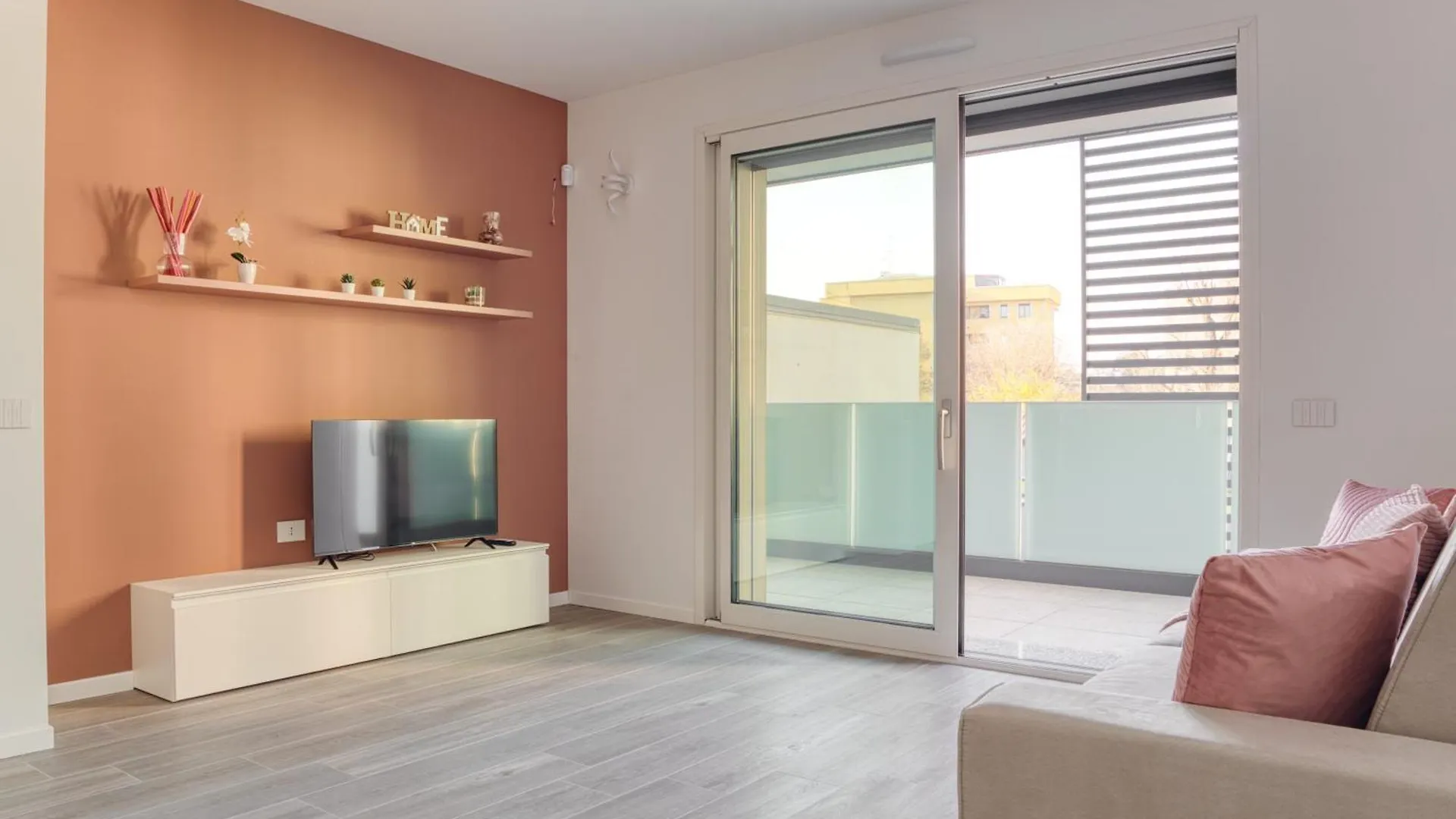 Apartment Pink Suite In Financial District 4 Pax Milan