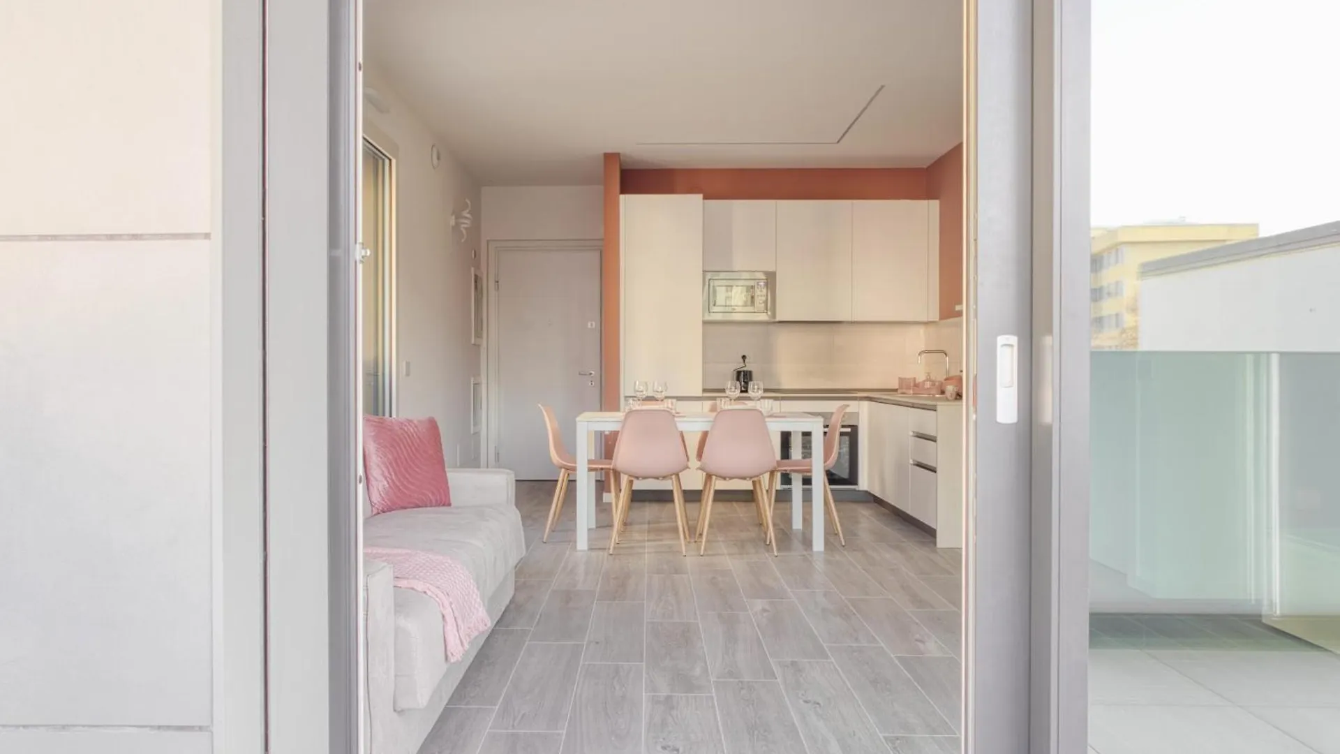 Pink Suite In Financial District 4 Pax Milan Apartment